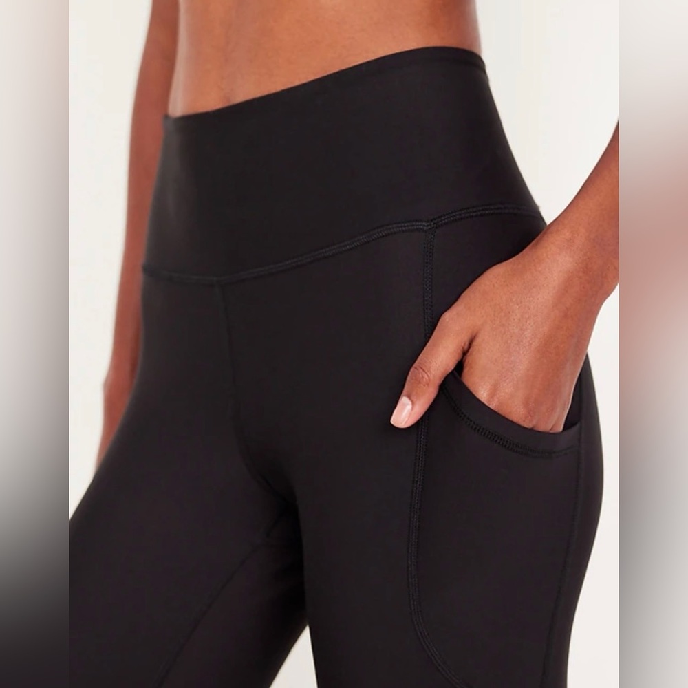 Old Navy Black High-Waisted PowerSoft 7/8 Pocket Leggings - Picture 3 of 8
